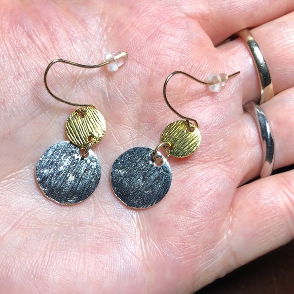 3/$25 NWT Super Cute Stainless Steel Two Tone Drop Earrings - Picture 3 of 3